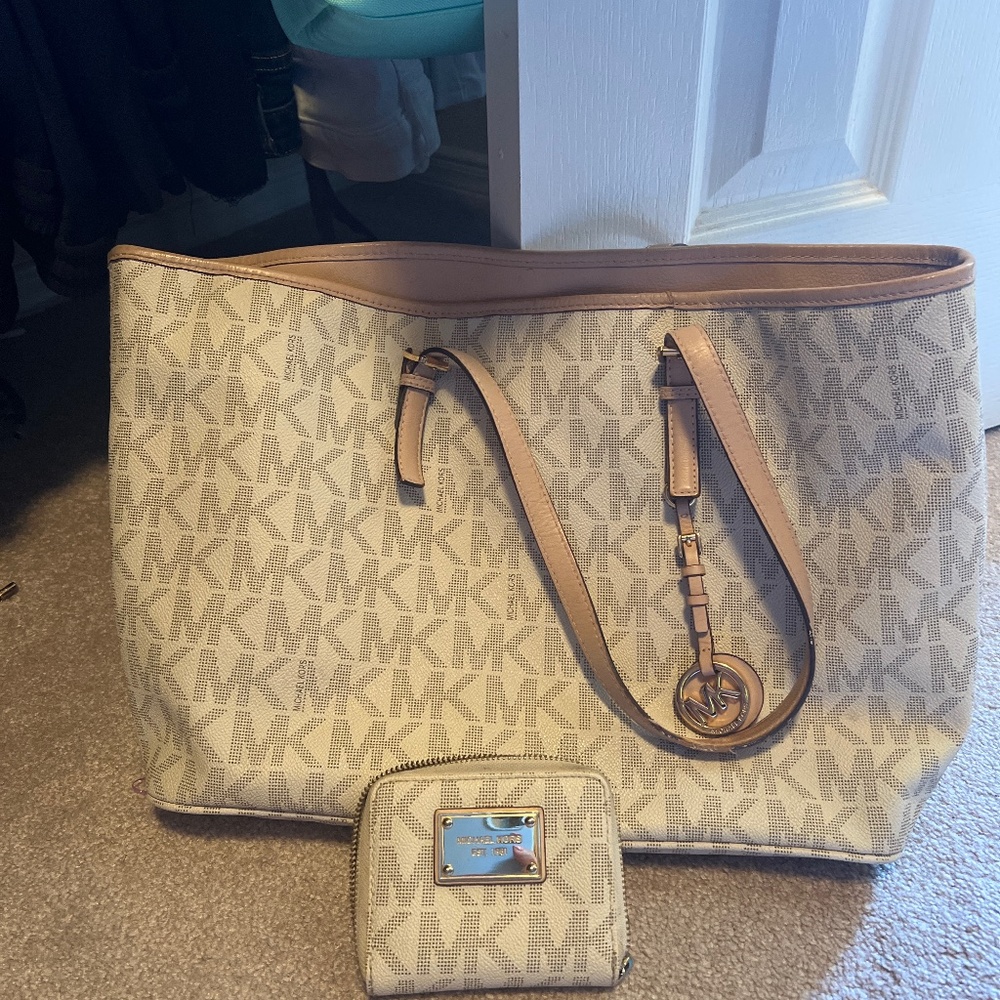 Michael Kors Bag with wallet